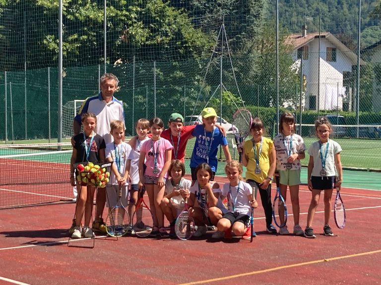 Torneo di tennis per bambini ed adulti